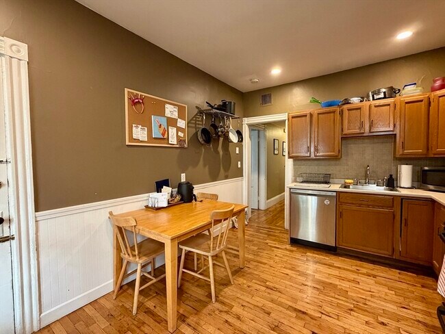 Photo - 176 L St