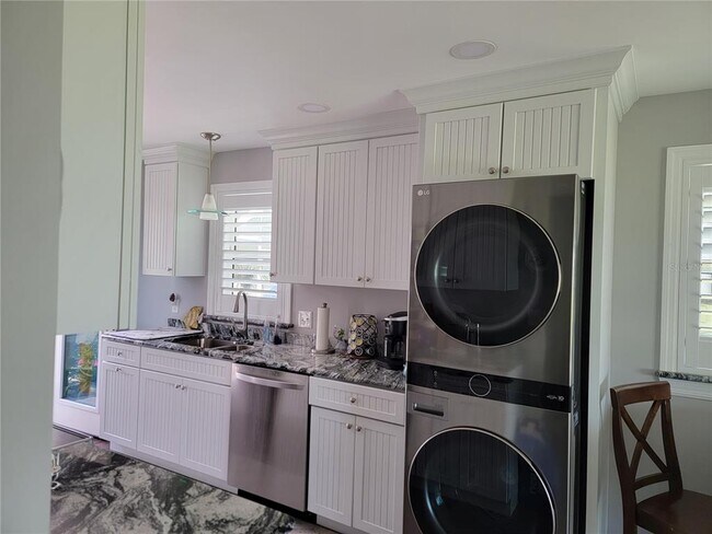 Photo - 315 Crescent Ct E Casa