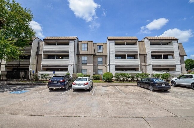 Photo - 3075 Walnut Bend Ln Unit 23