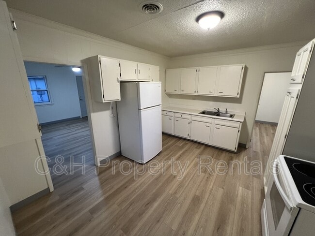 Photo - 631 Miles Ave