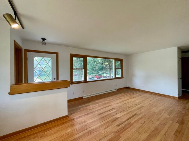 Photo - 302 N Meadow Ln