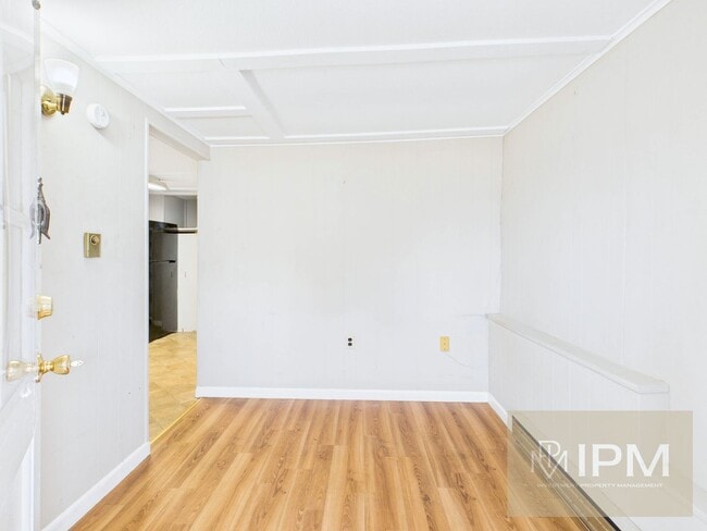 Photo - 607 W Broadway Unit Rear bottom #2R