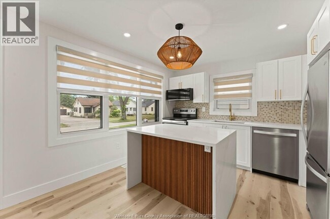 Photo - 557 Elinor St