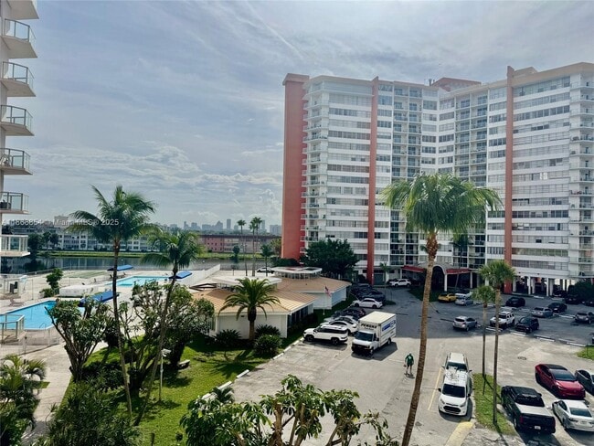 Building Photo - 1301 NE Miami Gardens Dr Unit 421W Rental