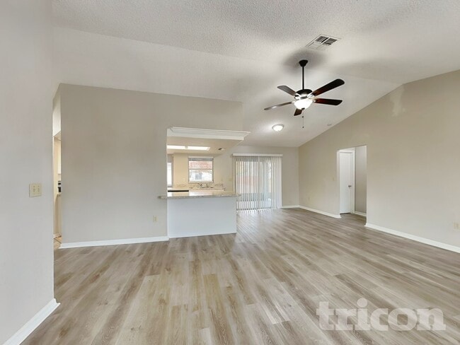 Photo - 4424 Ohara St