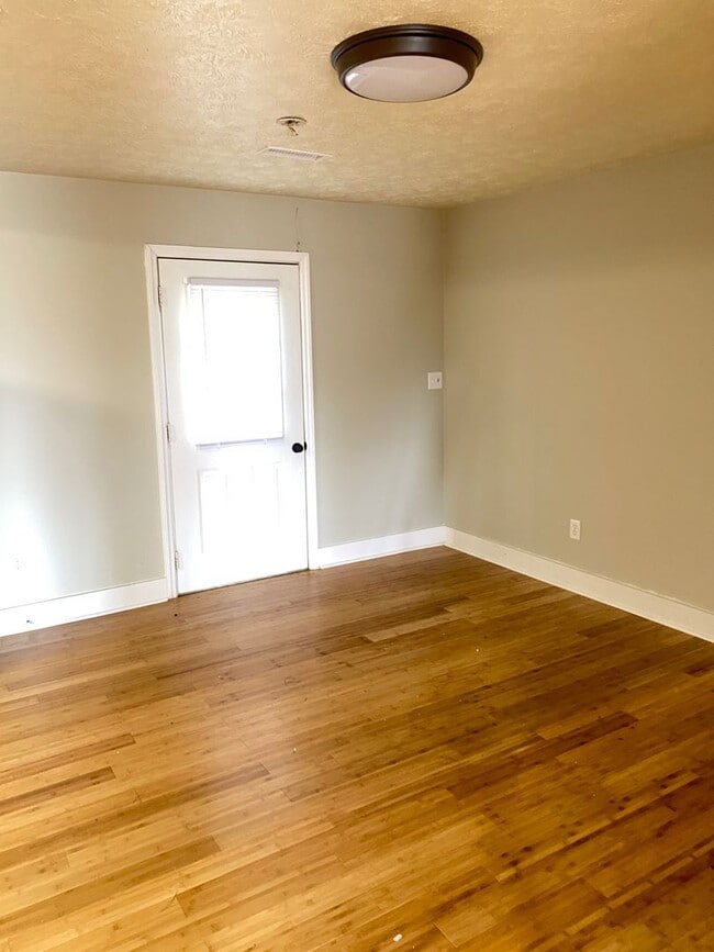 Photo - 5 Bedroom, 2.5 Bathroom house, Super convenient location! Arden