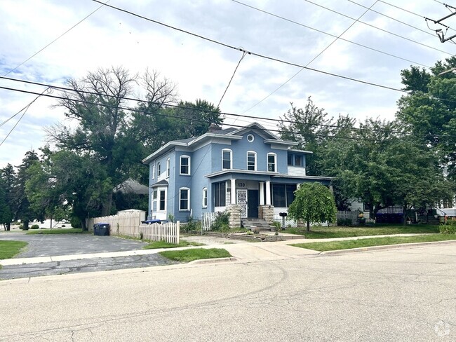 Building Photo - 120 E Franklin Ave Rental