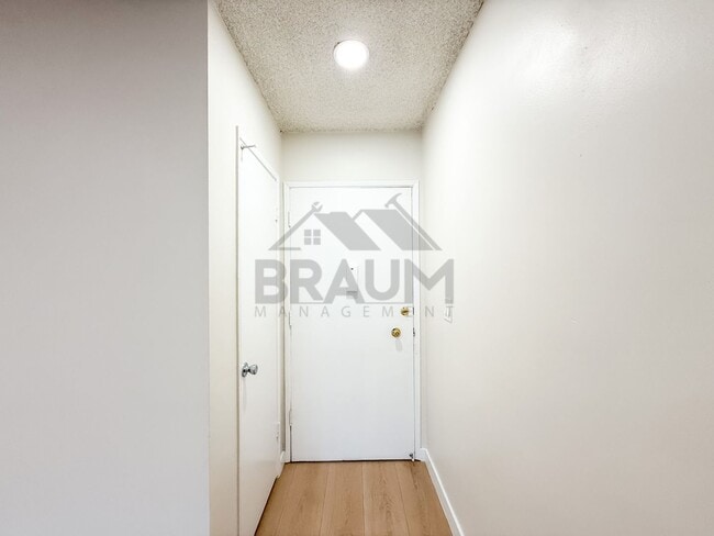 Photo - 6041 Whitsett Ave Unit 202