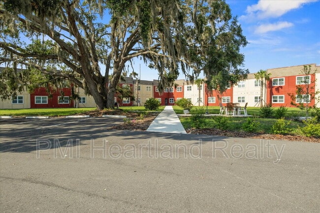 Building Photo - 260 Spanish Moss Cir Unit 101 Rental