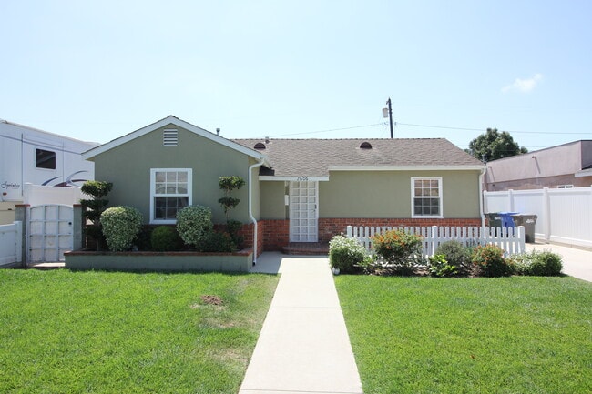 Building Photo - 2606 182nd St Rental