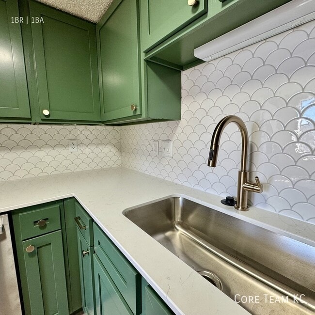 Photo - 235 Ward Pkwy Unit F - 1009