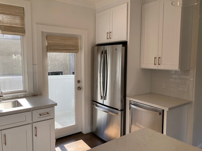 Direct access to garden - 2791 Greenwich St Unit 4