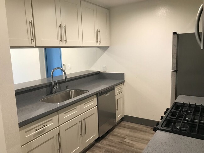 Photo - 3715 S Canfield Ave Unit 104