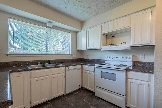 Photo - 8314 Poplar Ridge Ln