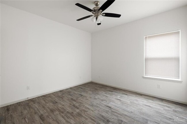 Photo - 1040 Palm Dr Unit 4
