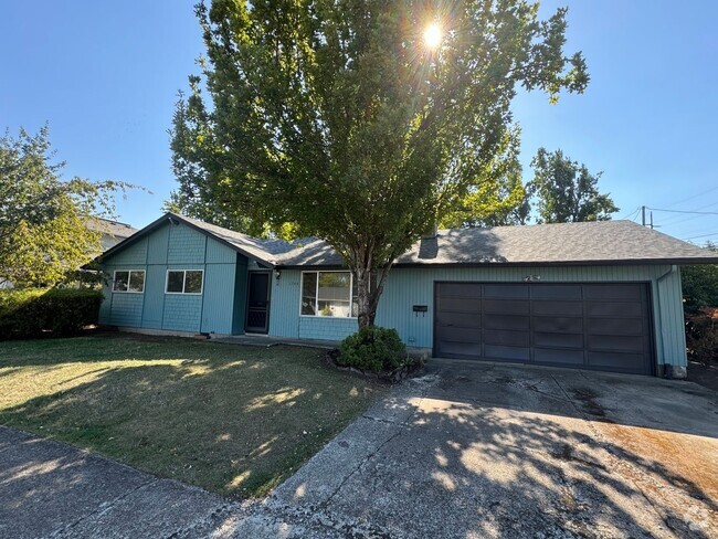 Building Photo - Far West Neighborhood Duplex Rental