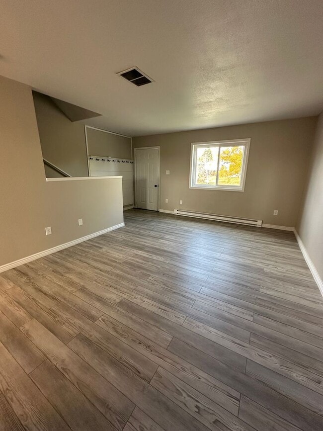 Photo - BEAUTIFULLY UPDATED 3 BEDROOM, 2 BATHROOM ...
