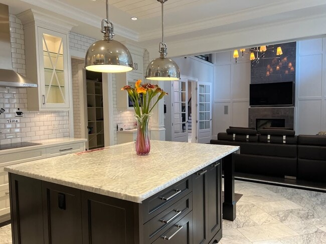 Photo - 8451 Fairbrook Crescent