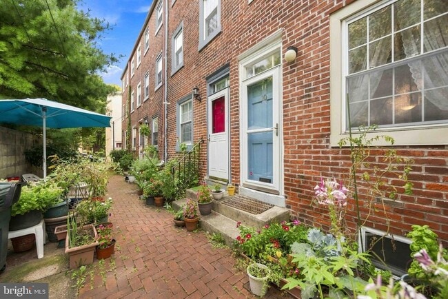Photo - 725 Pemberton St