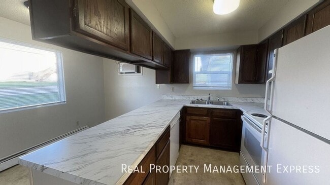 2 Bed 1 Bath Apartment - 2 Bed 1 Bath Apartment Unit 3705-01