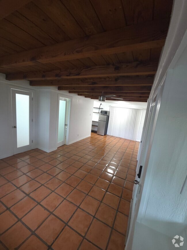 Building Photo - 2020 NE 4th Ave Rental