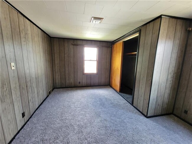 Photo - 404 W Cunningham St