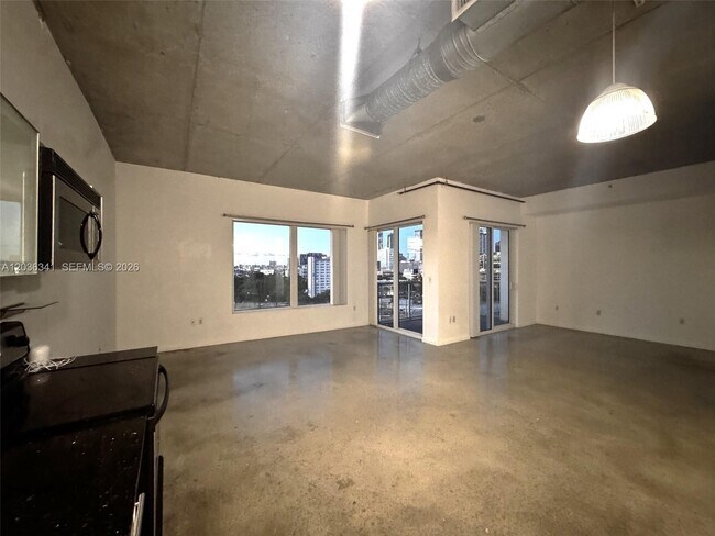 Photo - 10 SW South River Dr Unit 1010