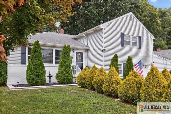 47 Leonardine Ave