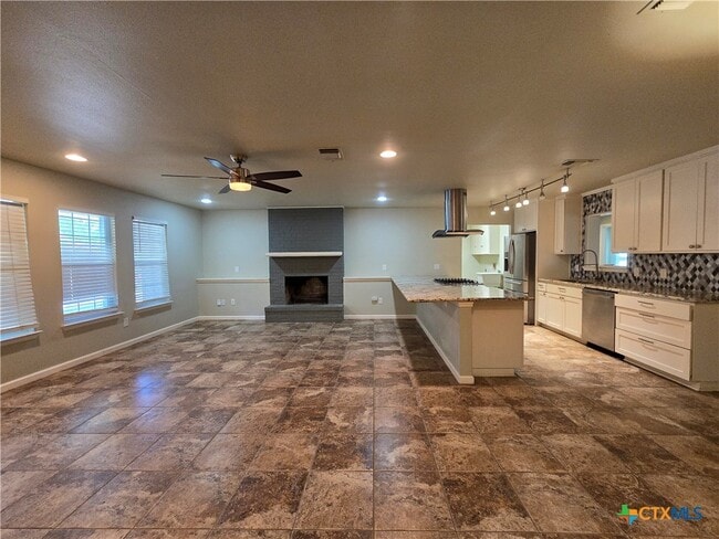 Photo - 1360 Poppy Ln