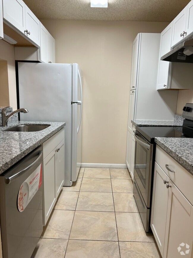 Building Photo - Remodeled First Floor Cutie! Rental