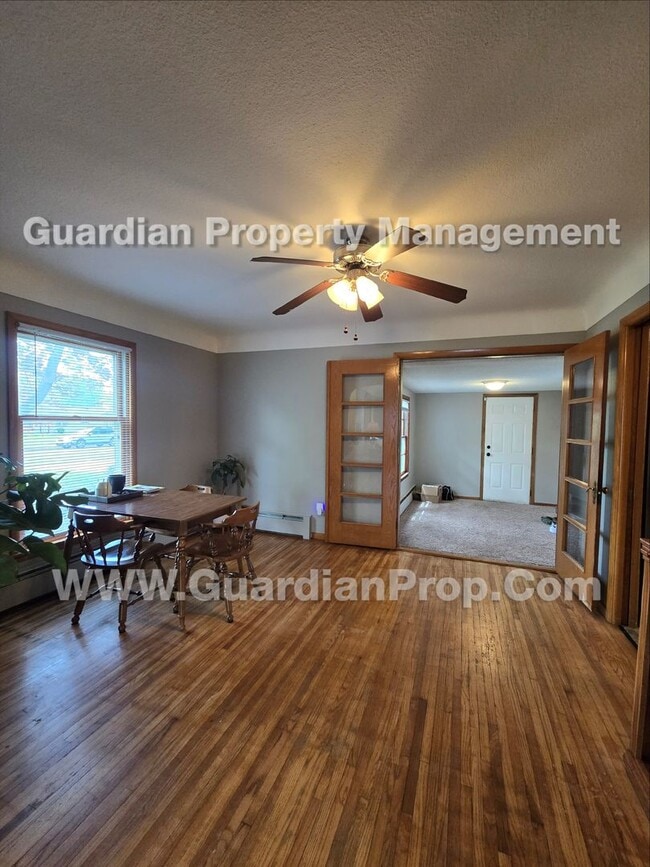 Photo - Bloomington Single Family Home, 2 Car Garage, new kitchen appliances!