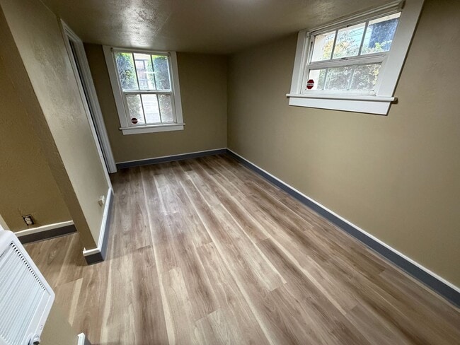 Photo - GOL - Basement unit ( 1 bed/ 1 Bed) Unidad Basement