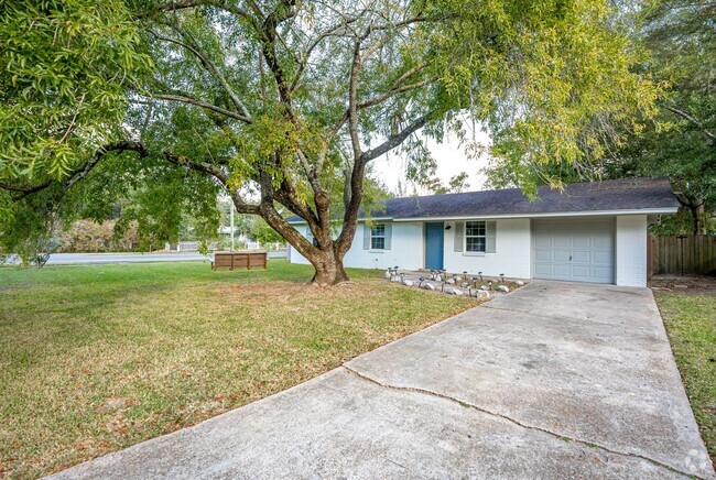 Building Photo - Adorable Rental Near Downtown Ocean Springs!