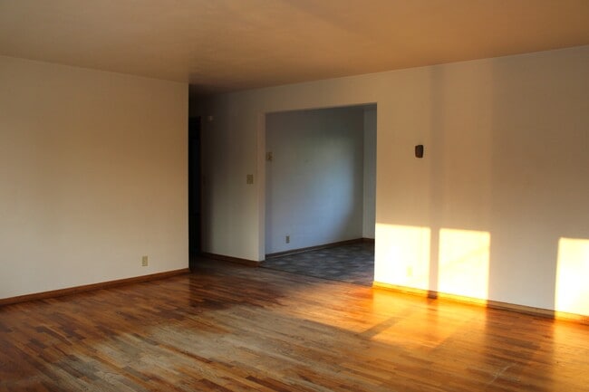 Photo - 406 Shady Ln