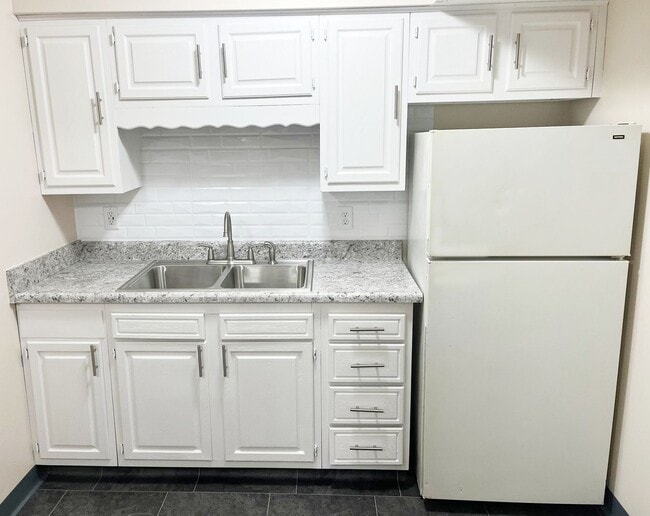 Photo - Castle Court Apartments - Midtown