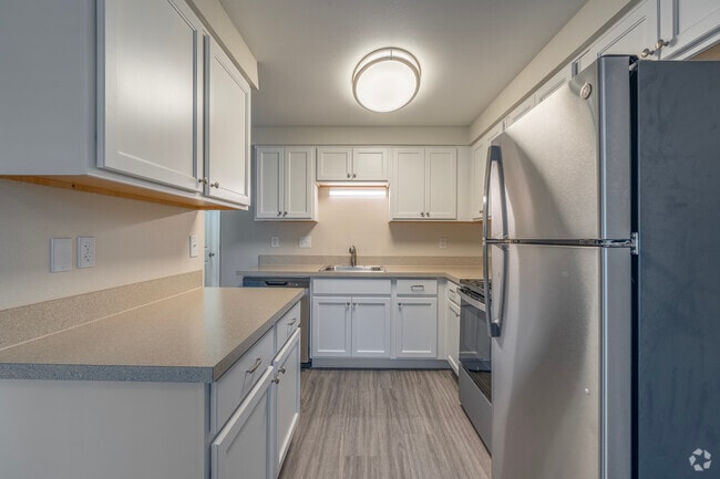 1BR, 1BA - 742SF Kitchen