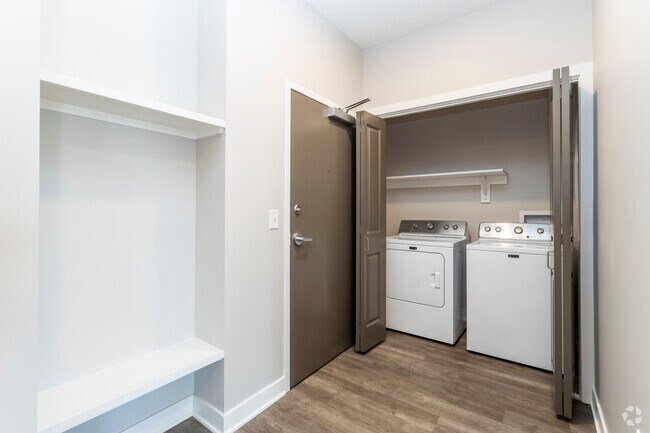 1HAB, 1BA - Evan