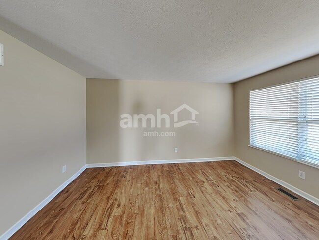 Photo - 583 Virginia St