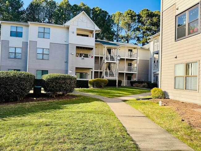 Building Photo - 600 Audubon Lake Dr Unit 3A12