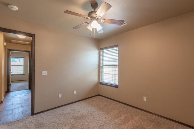Photo - 701 Lindsey Ln
