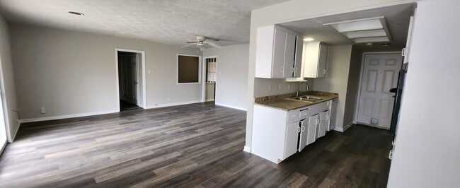 Photo - 806 British Blvd