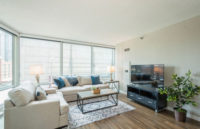 Building Photo - 355 E Ohio St