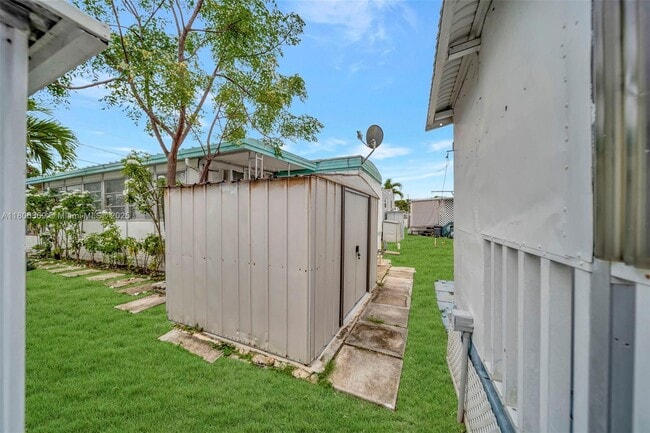 Photo - 346 Maple St