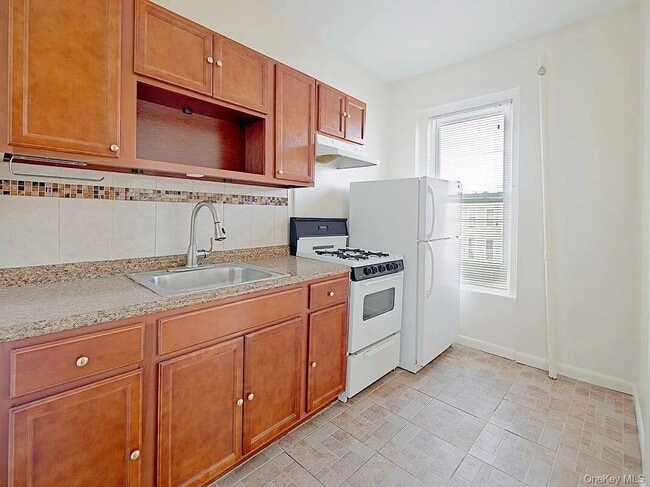 Photo - 611 Bainbridge St.