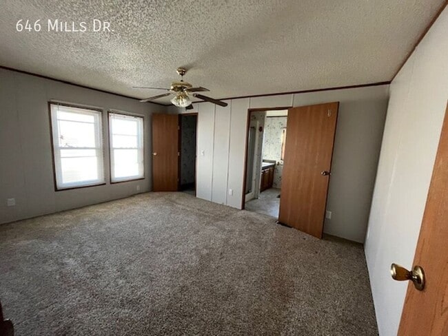 Photo - 646 W Mills Dr