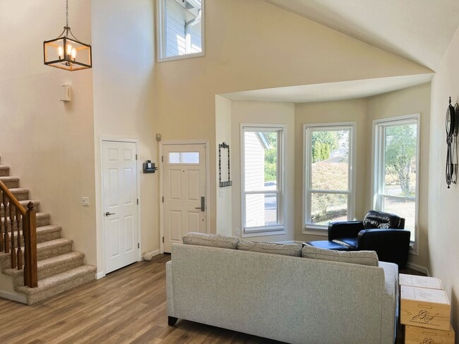 Photo - Bright & Spacious 3-Bedroom Home – Ideal f...