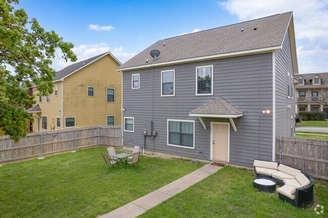 Backyard - The Reserve at College Station