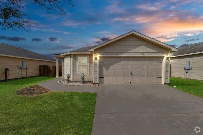 Building Photo - 985 Lake View Cir W Rental