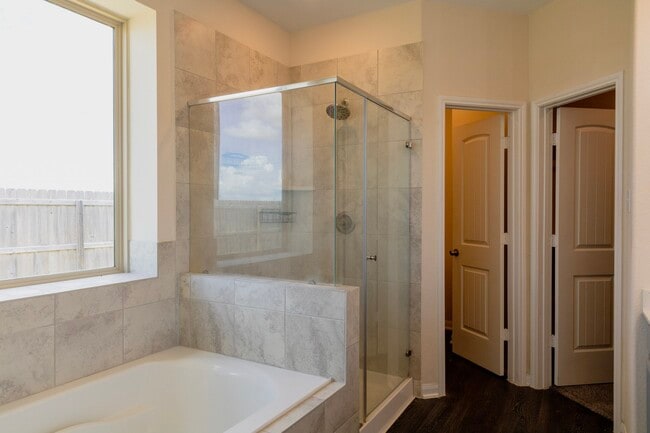 Photo - 221 White Wing Ln