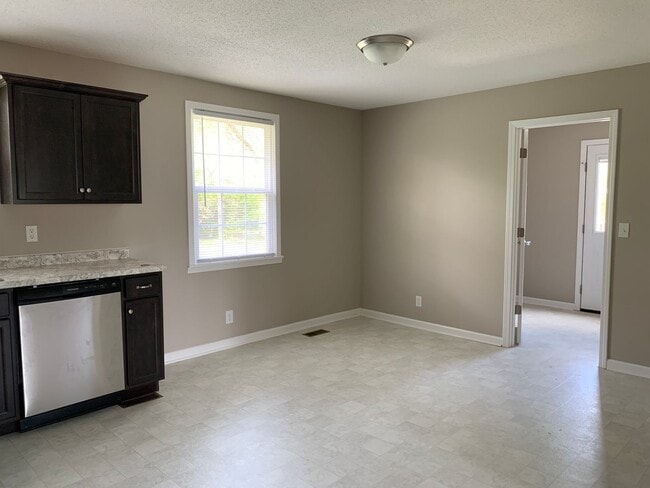 Photo - 3 Bedroom Home For Rent in St. Bethlehem Area!